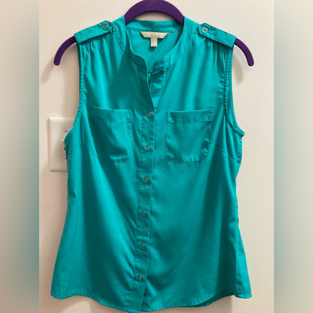 Banana Republic Sleeveless Button-Down Top Sleeveless Green Button-Up Top
